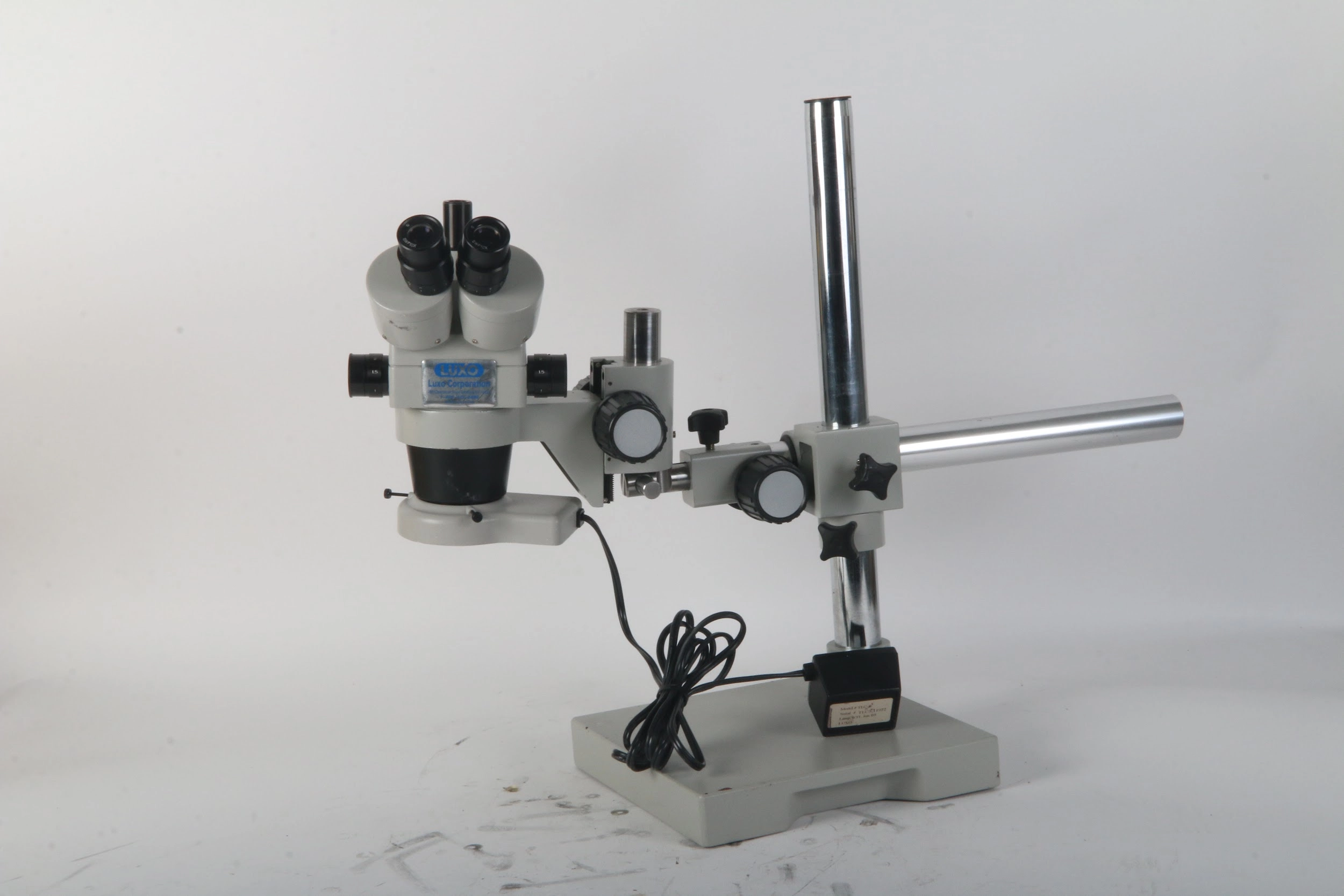Luxo Trinocular Inspection Scope Microscope 1x Nikon UN 2x SWF10X 1x TLC-5 Lamp
