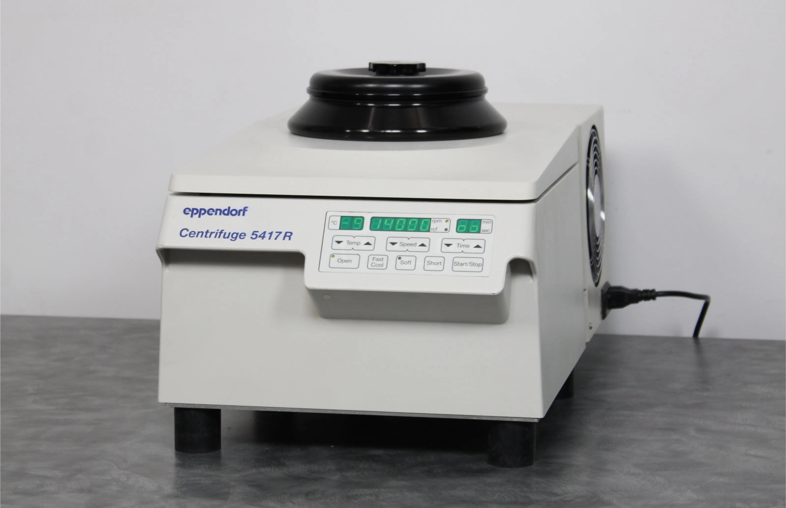 Eppendorf 5417R Refrigerated Benchtop Centrifuge w/ F 45-30-11 Fixed Angle Rotor