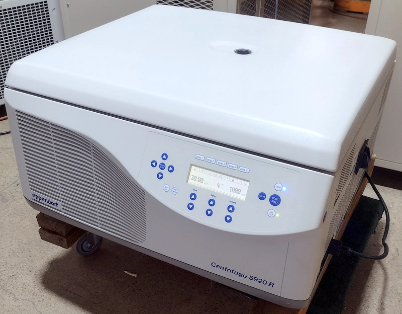 Eppendorf 5920R Refrigerated Benchtop Centrifuge w/ S-4xUniversal-Large Rotor