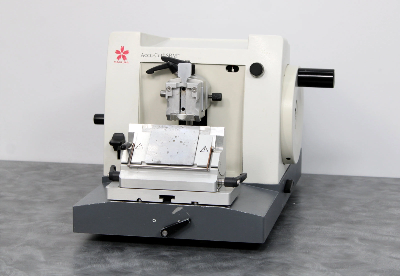 Sakura Accu-Cut SRM 200 CW 1429N Manual Rotary Microtome with Low Profile Holder