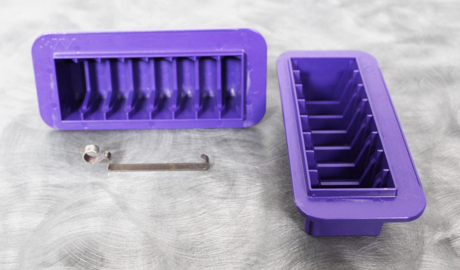 Lot of 2 Purple Cartridge Carriers for Affymetrix GeneChip Hybridization Oven640