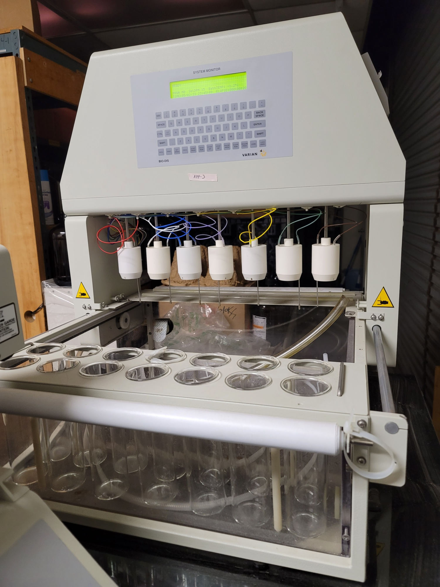 Varian Bio Dis III USP 3 reciprocating dissolution apparatus with VK 8000 Autosampler and glass vessels