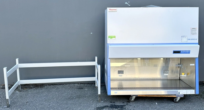 Thermo 5ft. 1371 Biosafety Cabinet