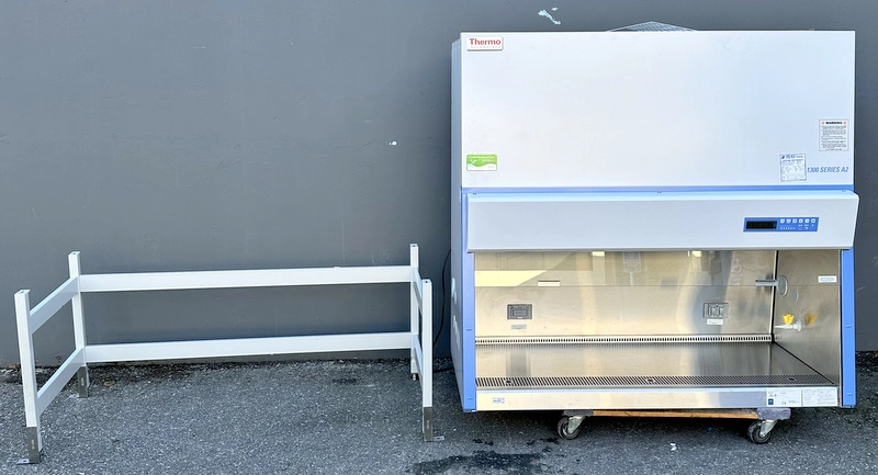 5ft. 1371 Biosafety Cabinet