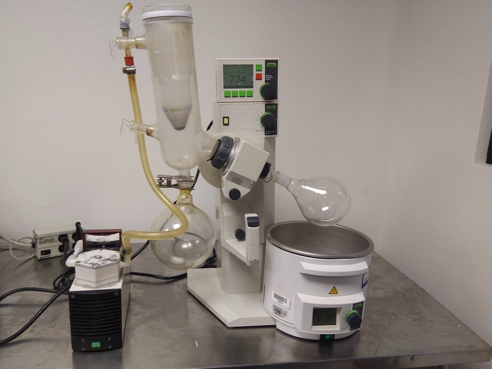 Buchi Rotavapor Evaporator R210 with V850 Vacuum Controller, Water B-491, Glassware, and Vacuum Pump