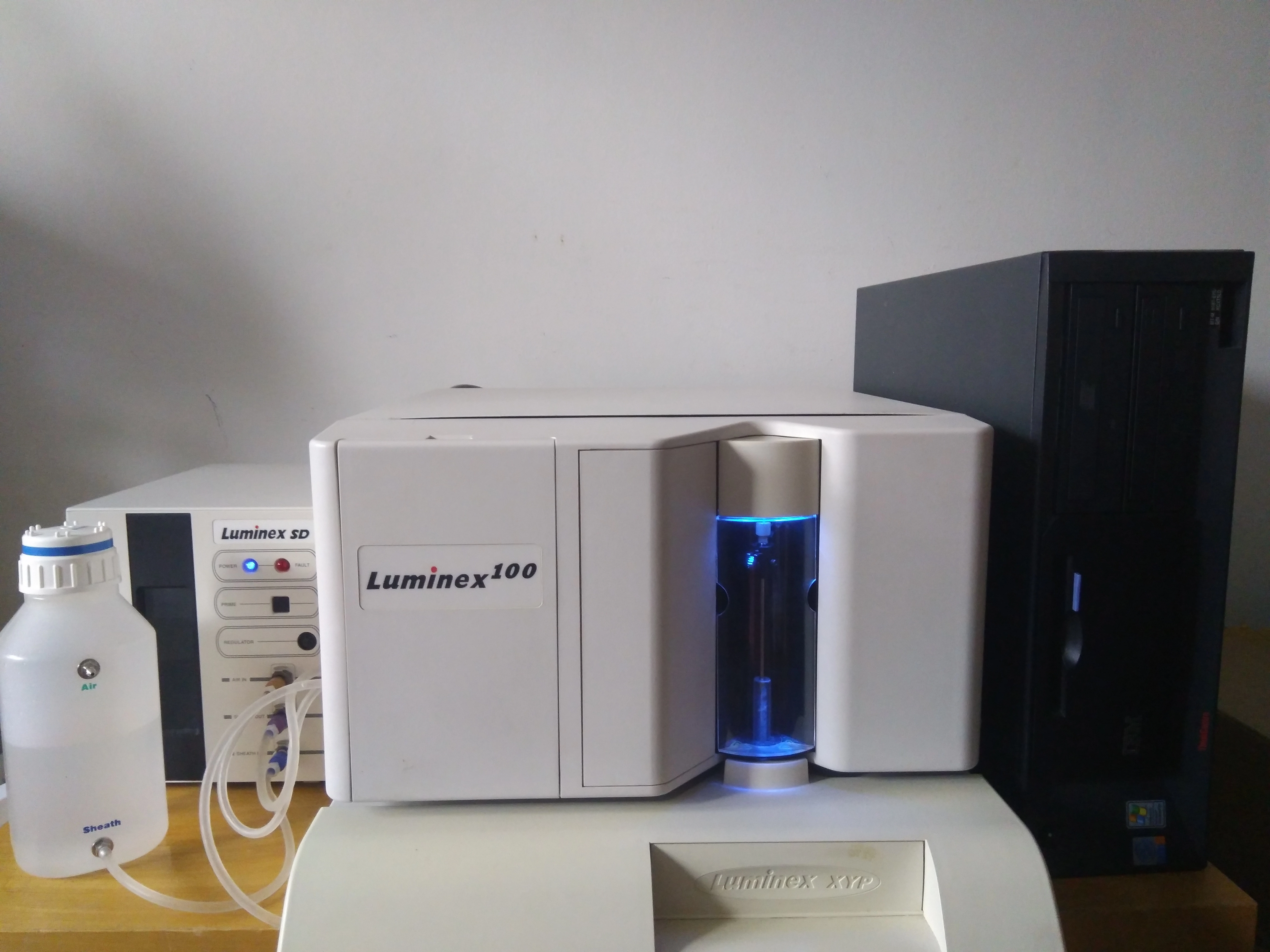 Luminex 100 Immunoassay Analyzer