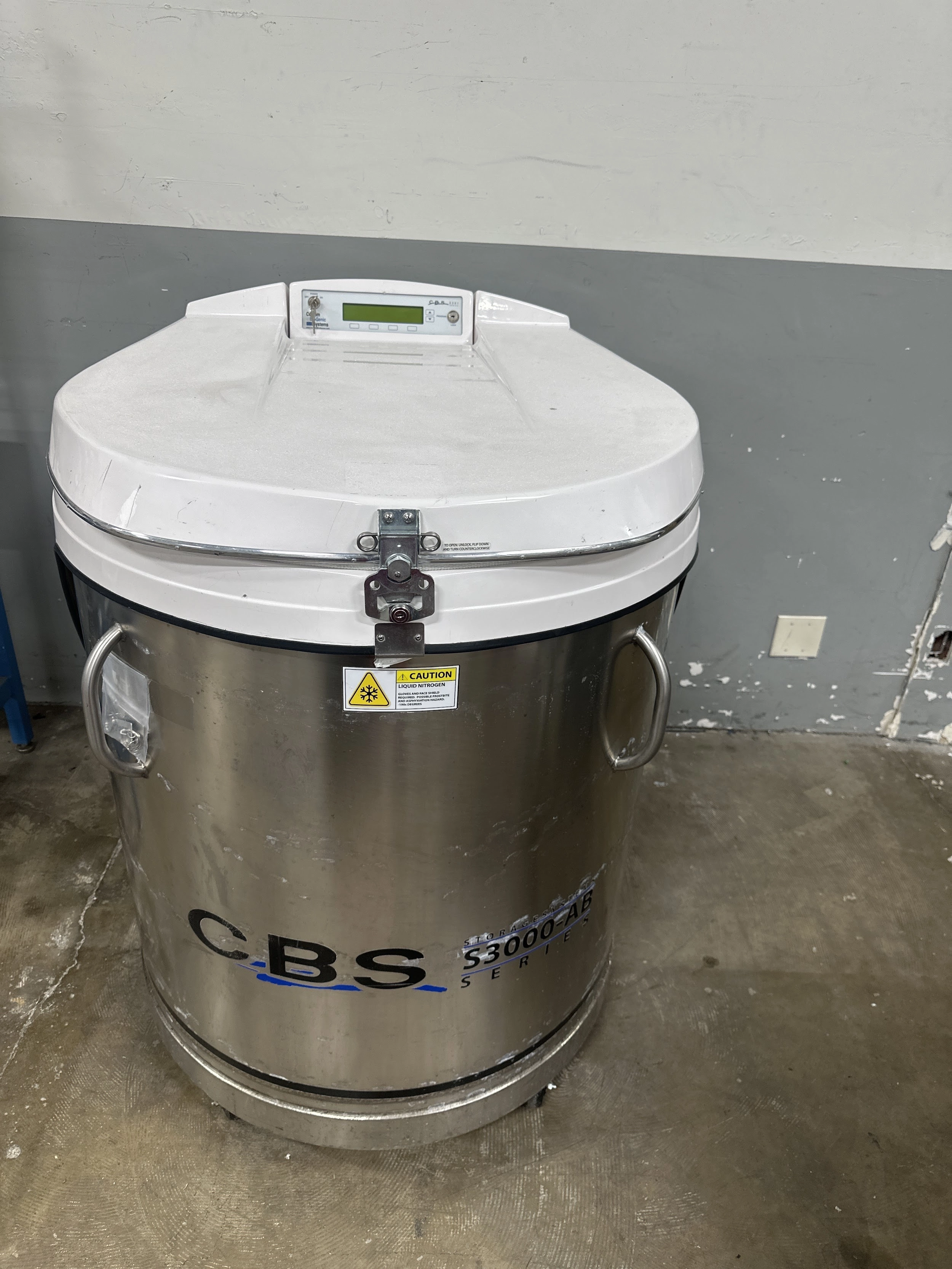 CBS 2300 Series S-3000 AB Isothermal Liquid Nitrogen Freezer &amp; 2301 controller