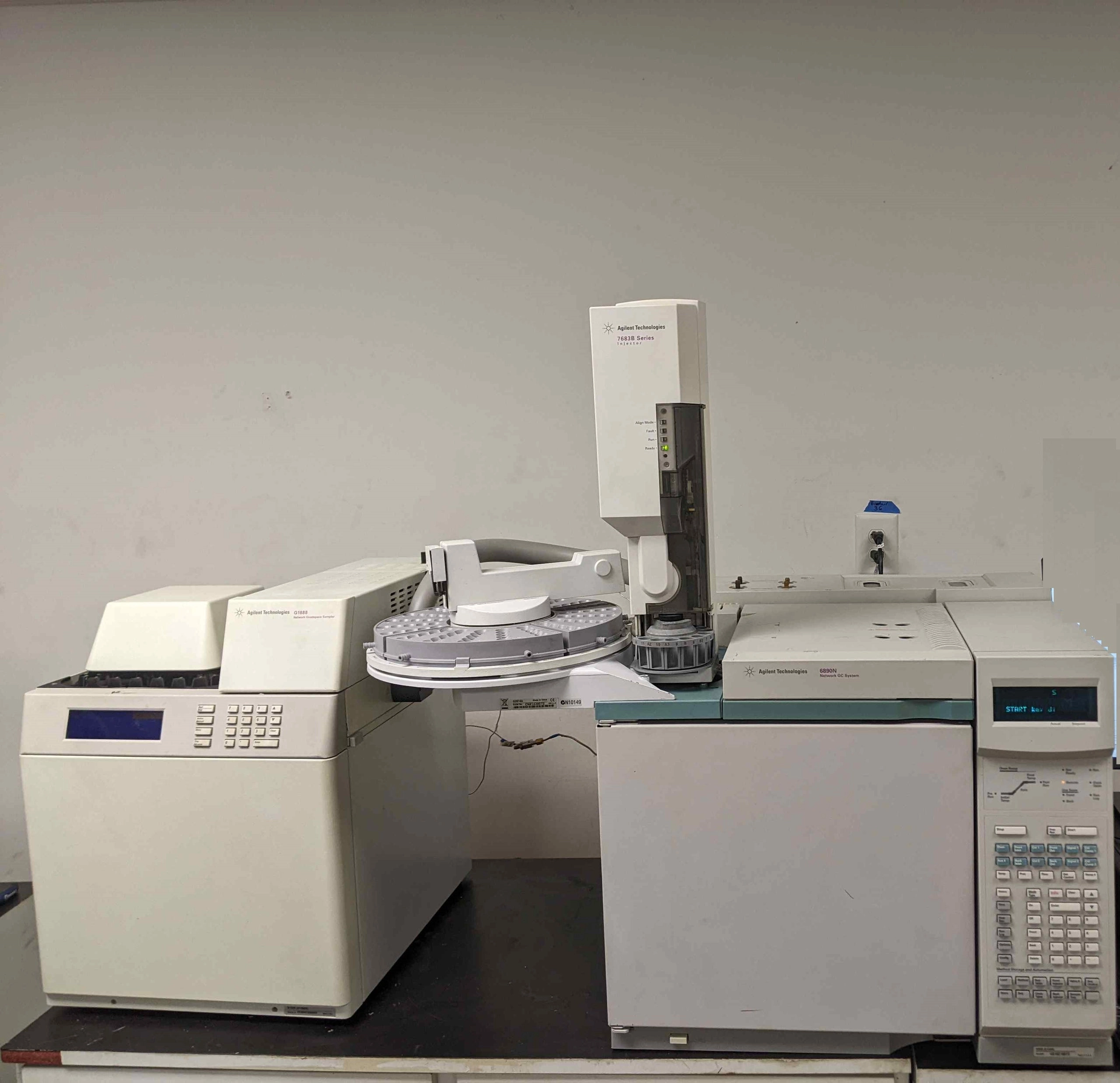 Agilent  6890N GC with (2) S/SL, (2)  FID, G1888 Headspace and 7683 Autosamplers, Tested, Working