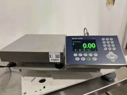 Mettler Toledo Industrial Weighing System IND570 w/PBA429-QB60 Platform