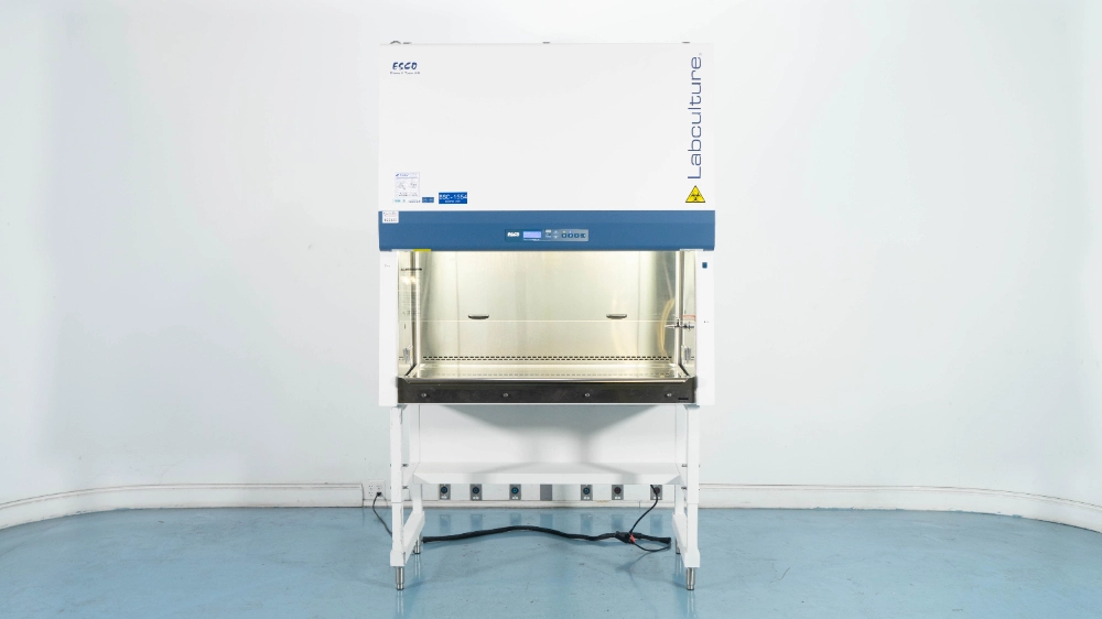 Esco Labculture 4' Biosafety Cabinet