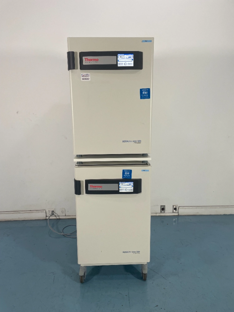 Thermo HERAcell vios 160i Double Stack CO2 Incubator