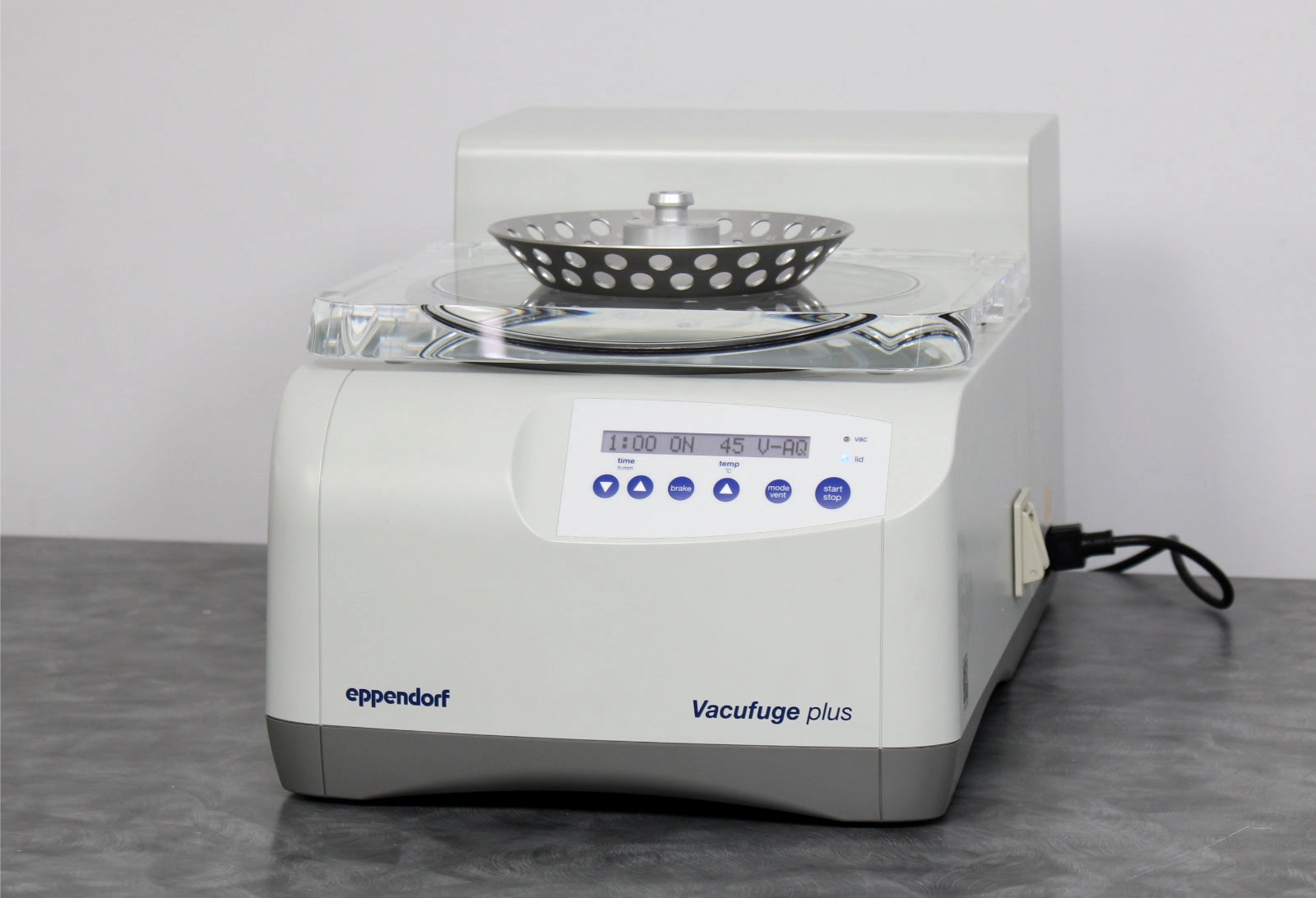 Eppendorf Vacufuge plus 5305 Centrifugal Concentrator Evaporator with F45-48-11