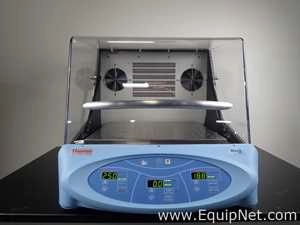 Lot 390 Listing# 990267 Thermo Scientific MaxQ 4000 Incubator Shaker