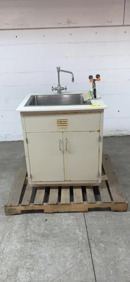 32" Lab Sink w/ Corian Top, Stainless Basin, Faucet &amp; Eyewash(S6LLST1057)