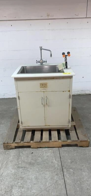 32" Lab Sink w/ Corian Top, Stainless Basin, Faucet &amp; Eyewash