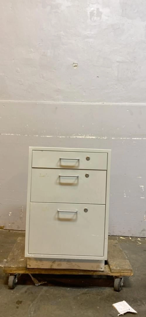 Used 18" Jamestown 3 Drawer