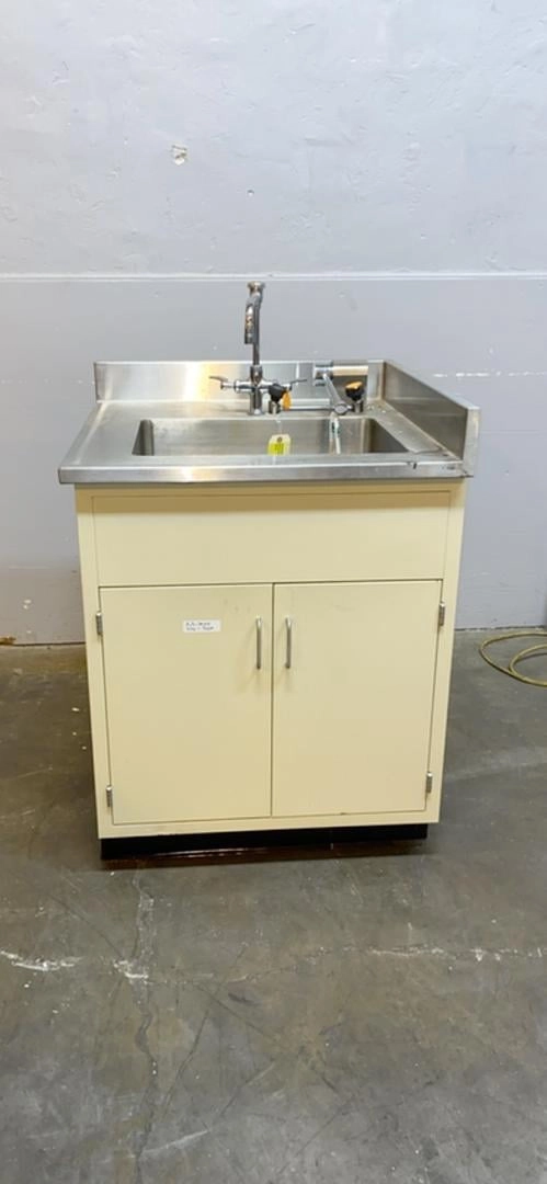 Used 32x32x42" Jamestown Stainless Steel Sink w/ Fixtures &amp; Eyewash