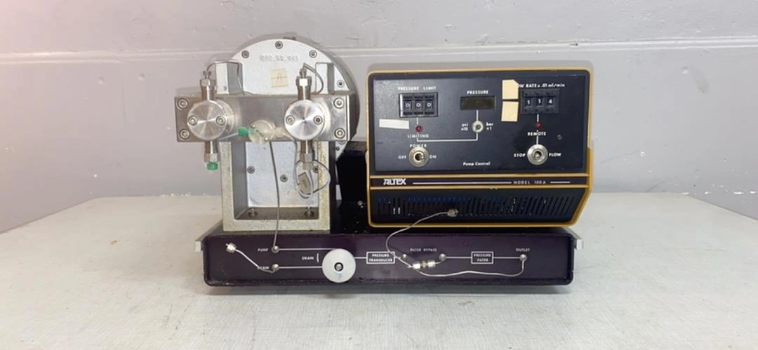 Altex Model 104 High performance liquid chromatography