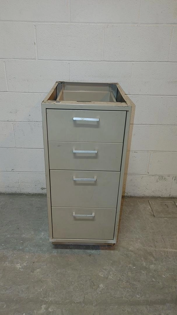 Used 18" 4 Drawer St Charles