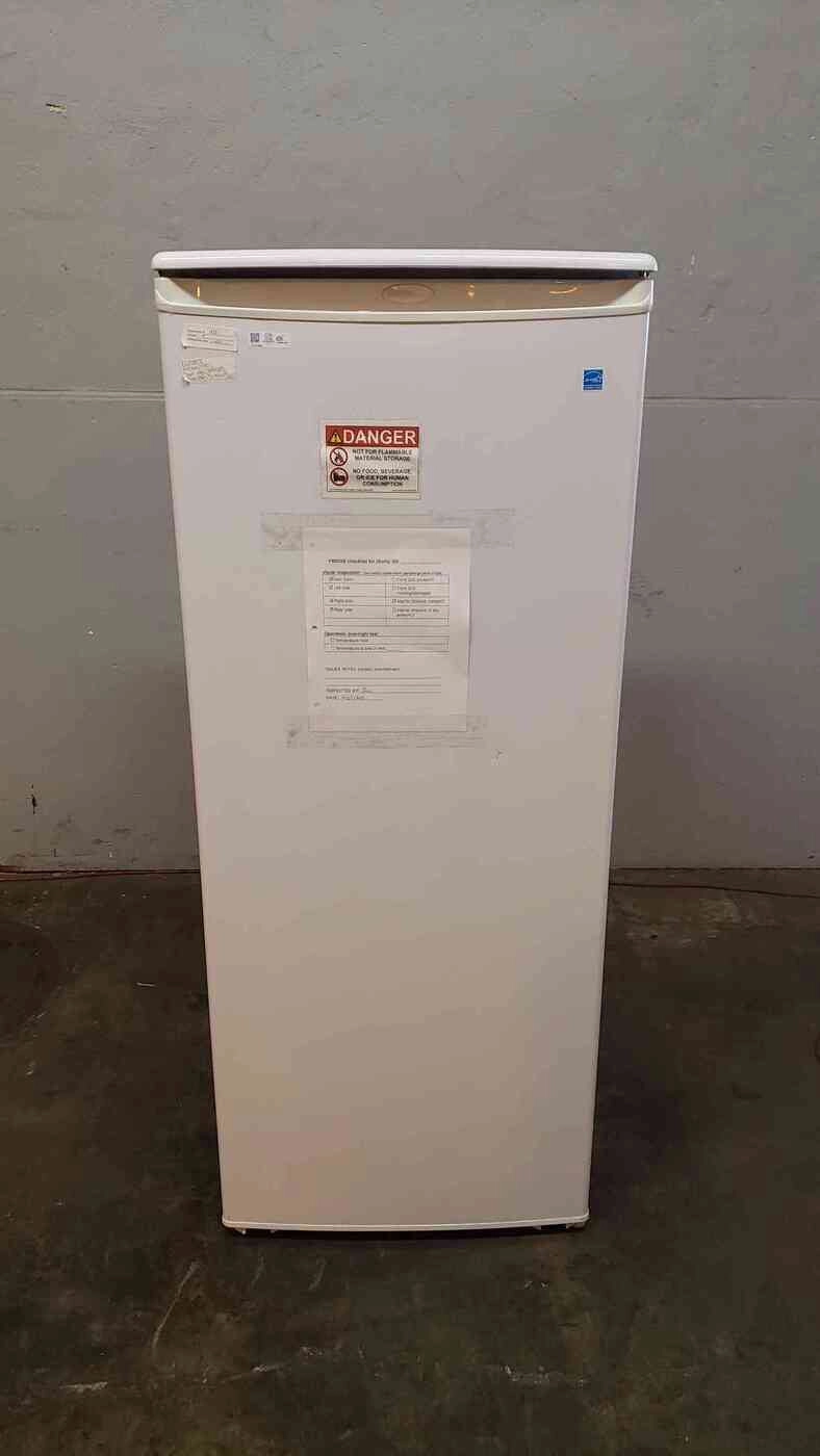 Used Danby Designer 24 in. W 11.0 cu. ft. Freezerless Refrigerator in White, Counter Depth DAR110A1WDD