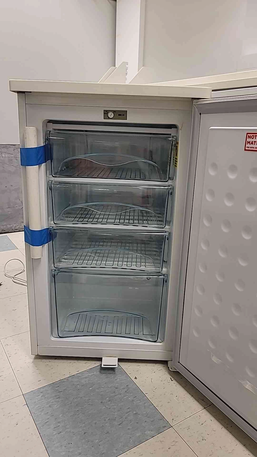 20" VWR Under-counter Refrigerator Lab Use (5402AA)(5402AA)