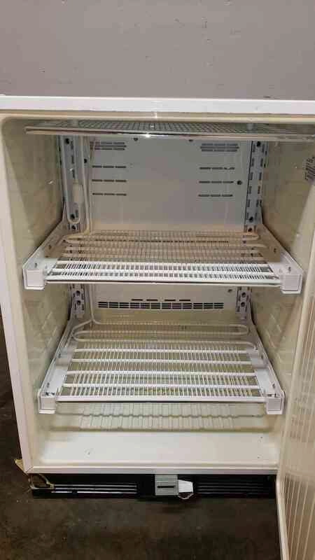 Sanyo Undercounter Lab Freezer SFL6111W Compact TESTED