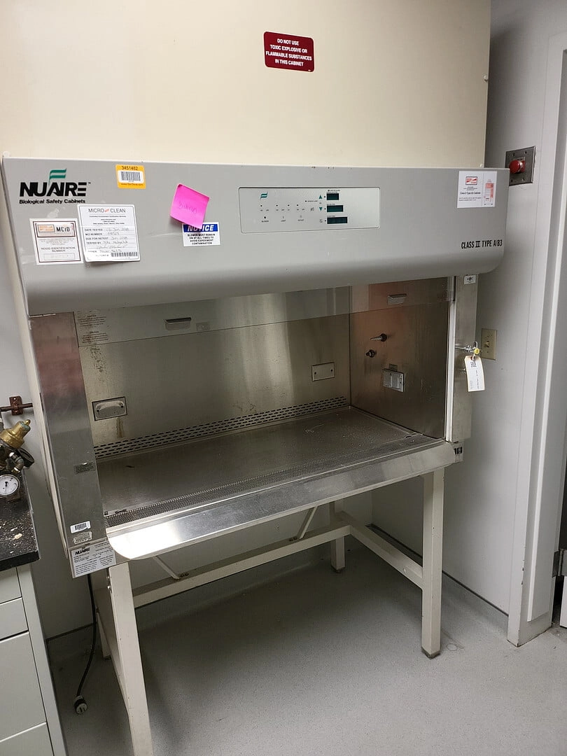 Used 4' Nuaire Biosafety Cabinet w Stand A/B3 Virology NU