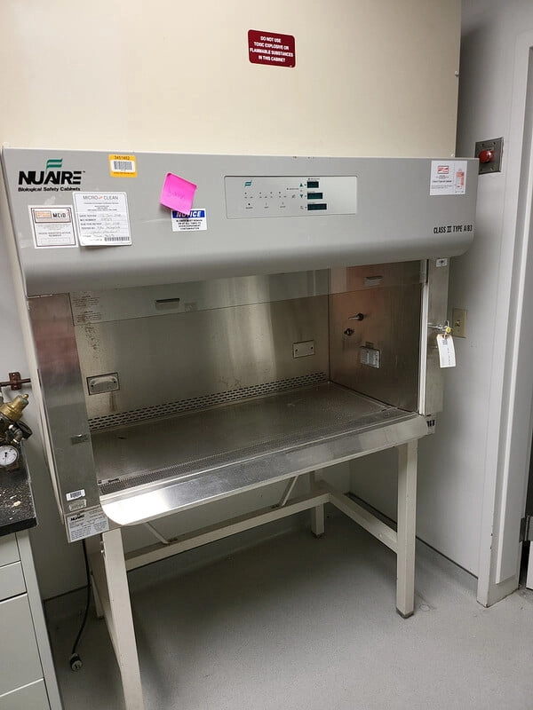 4' Nuaire Biosafety Cabinet w Stand A/B3 Virology NU-440-400 Stainless Interior
