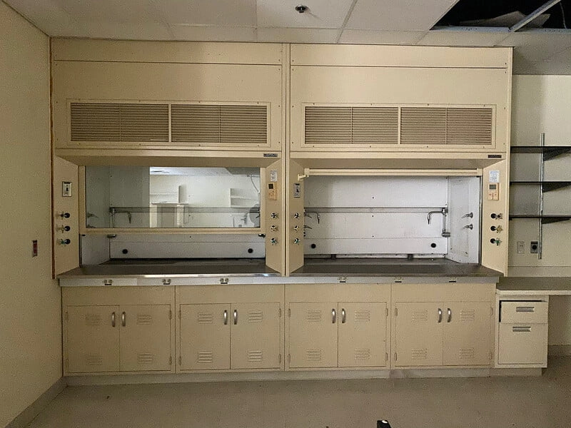 5' DuraLab Chemical Fume Hood w/ Bench Cabinets
