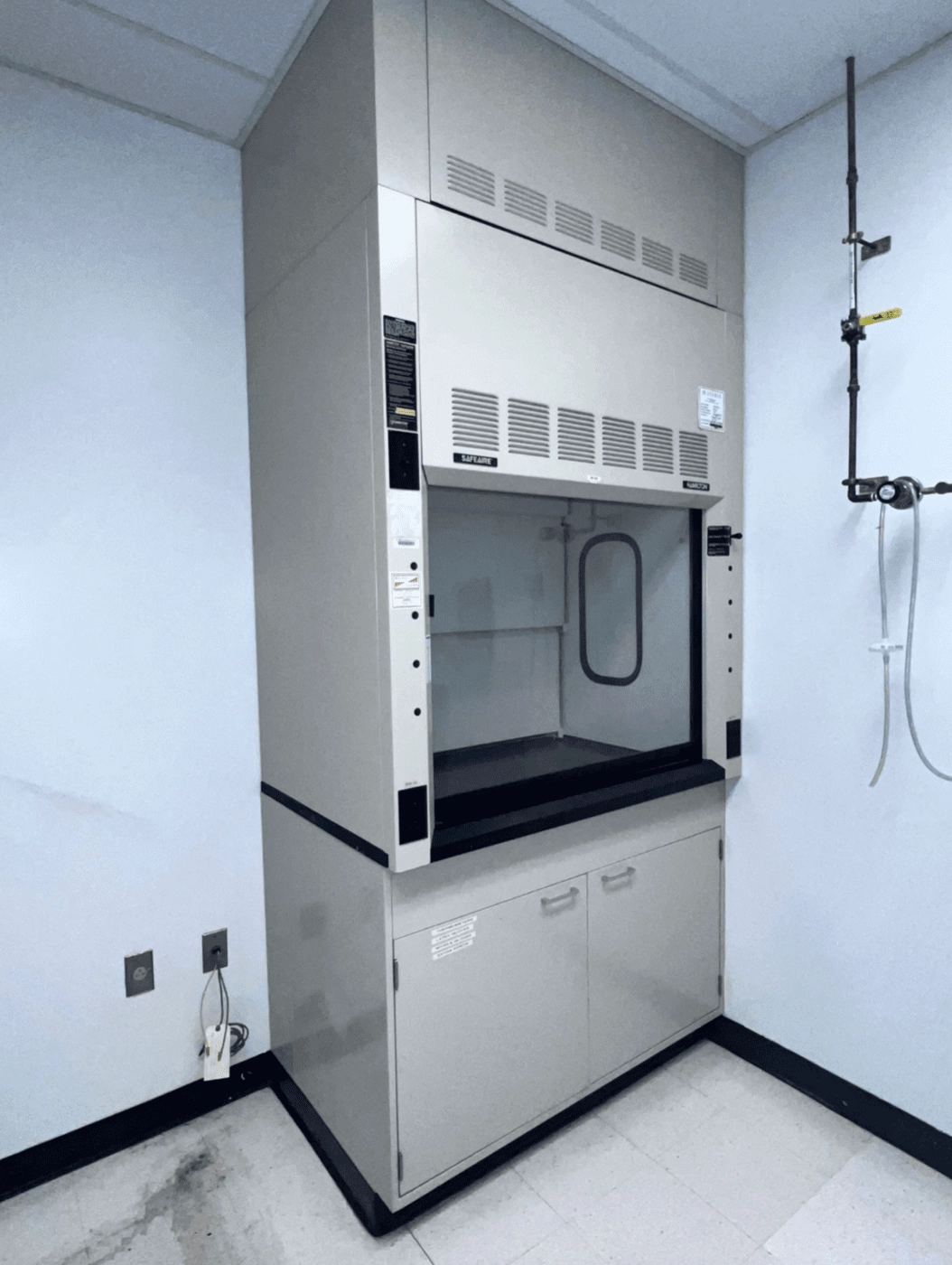 Used 4' Hamilton SafeAire Lab Fume Hood with Metal Base &amp; Epoxy Counter (101383)