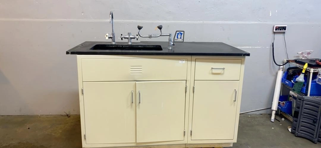 58x30x36" Jamestown Lab Casework W/ Sink(S6LLST6608)