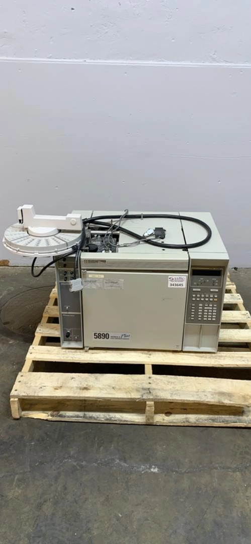 HEWLETT PACKARD 5890 Series II Plus Gas Chromatograph