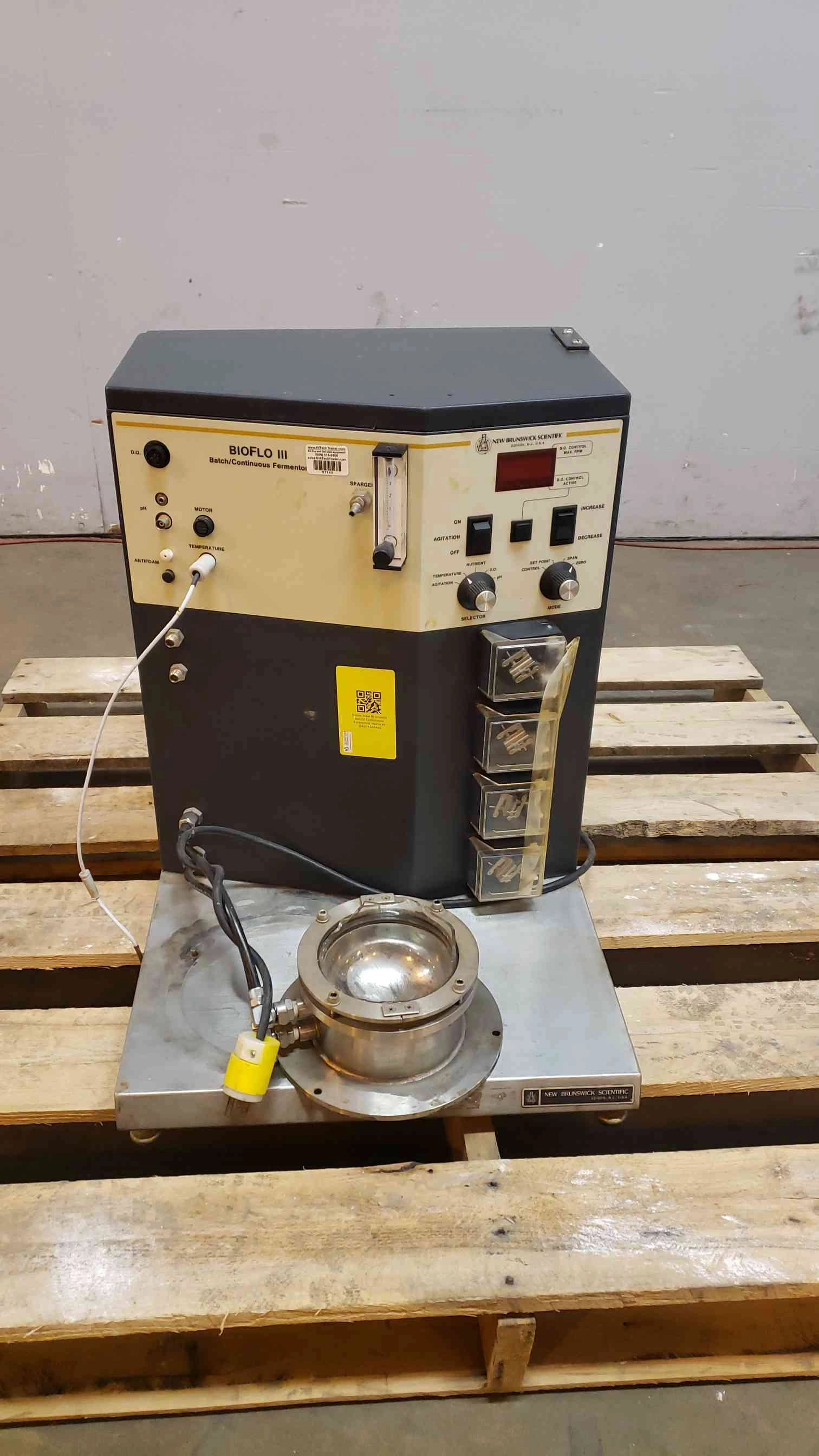 New Brunswick Batch/ Continuous Fermentor BioFlo III (SKU: 4542AA)