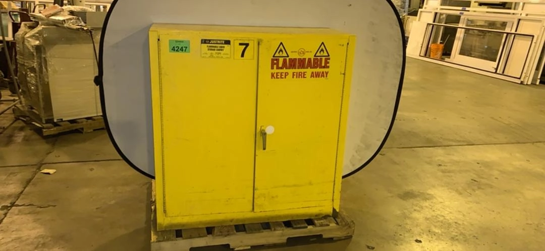 JUSTRITE 25300 30 Gallon Flammable Cabinet(S6LLST6630)