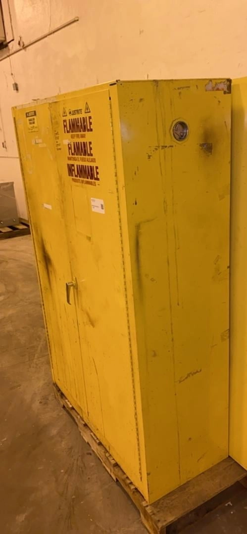 65" JUSTRITE 45 Gal 25450 Flammable Storage Cabinet LOCK FROZEN