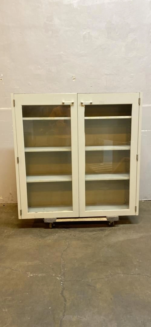 48" St Charles Glass Door Cabinet broken glass(S6LLST6626)