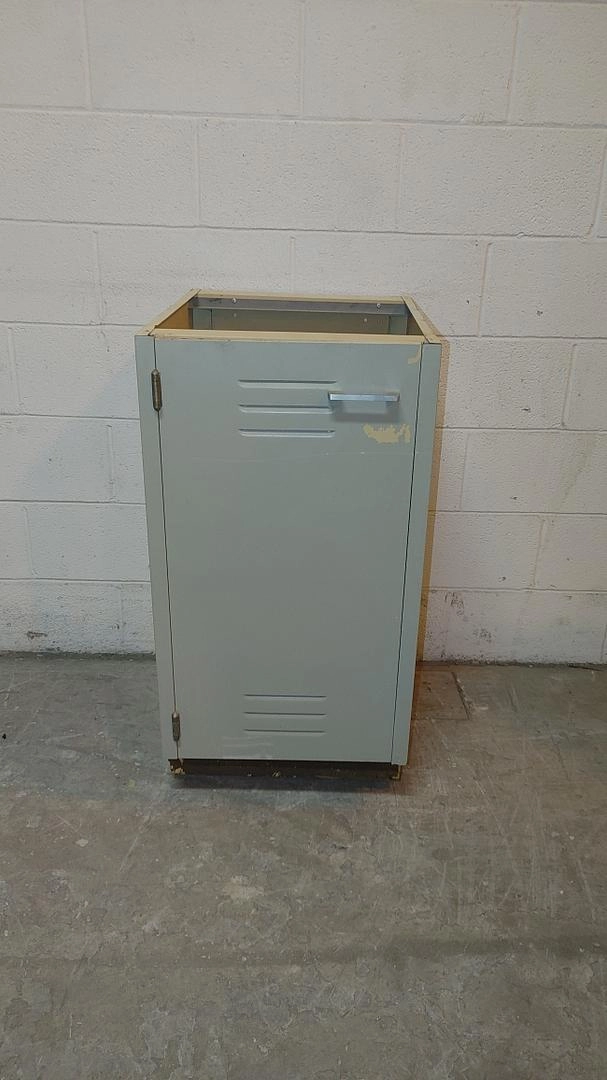 18" St Charles Cabinet