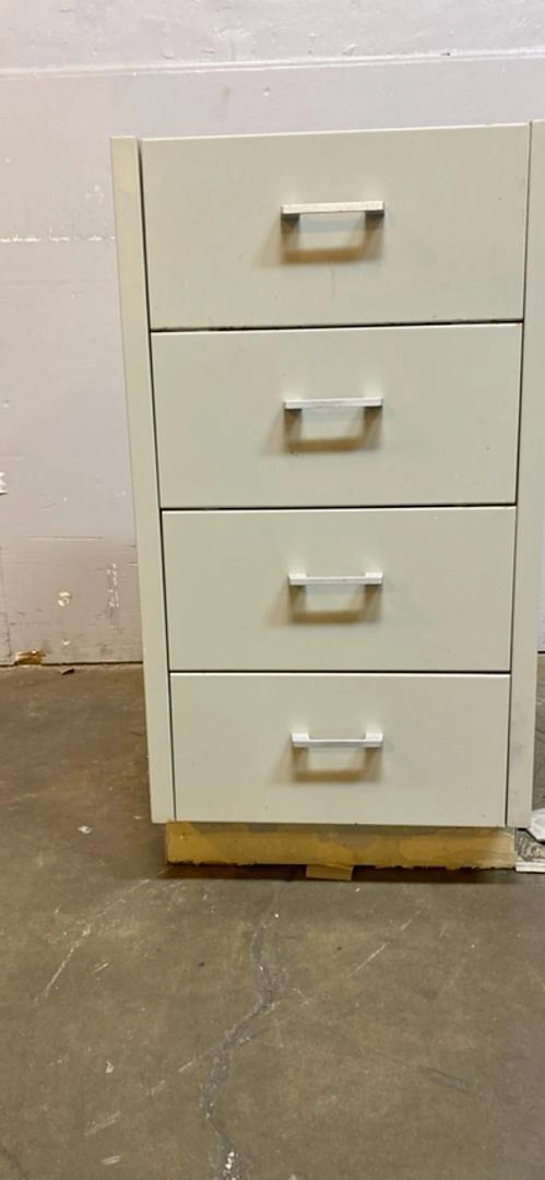 18x23x34 4 Drawer St Charles(S6LLST6486)