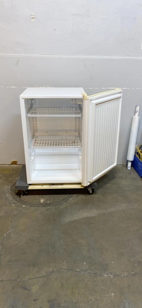 VWR Lab Refrigerator SR-L4110W Tested 30&deg; Under Counter(S6LLST5851)