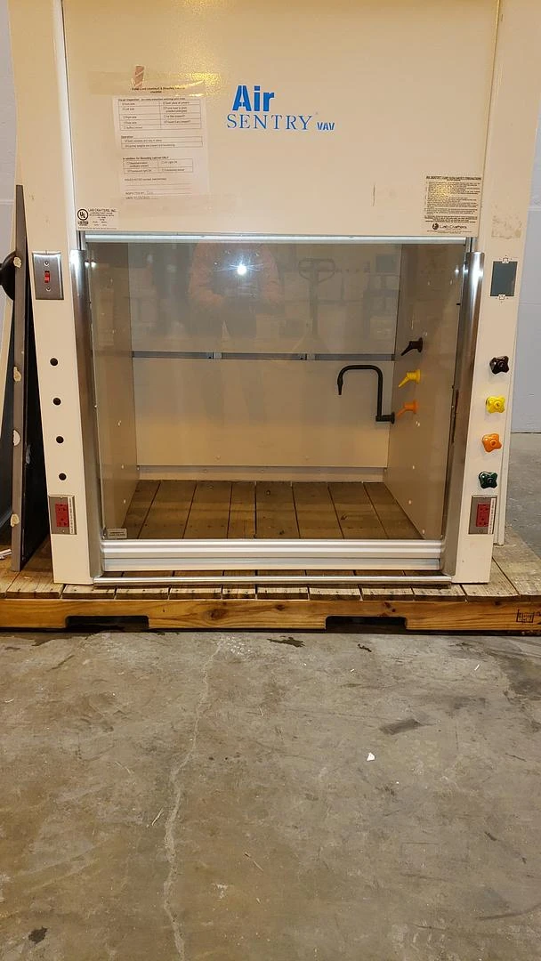 Lab Crafters Lab Crafters Air Sentry 4' High-Performance VAV Fume Hood Low-Flow ...