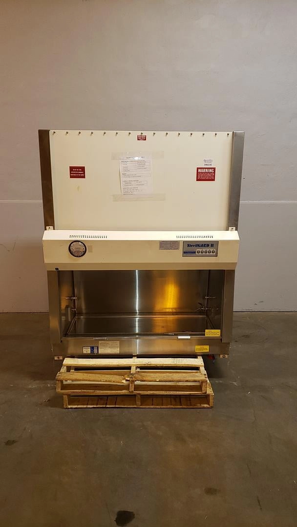 Used Baker STERILGARD II 4' BSC SG400 A/B3 A2 Virology