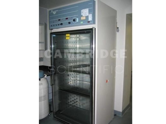 Thermo Scientific 3950 Reach In CO2 Incubator