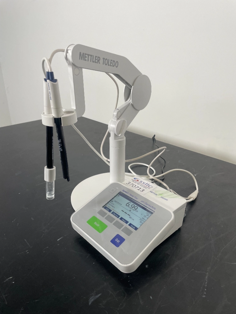 Mettler Toledo SevenCompact Duo PH/Conductivity Meter | LabX.com