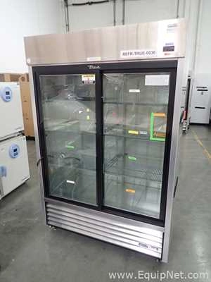 Lot 104 Listing# 977010 True TSD-47G-HC-LD Double Glass Door Refrigerator