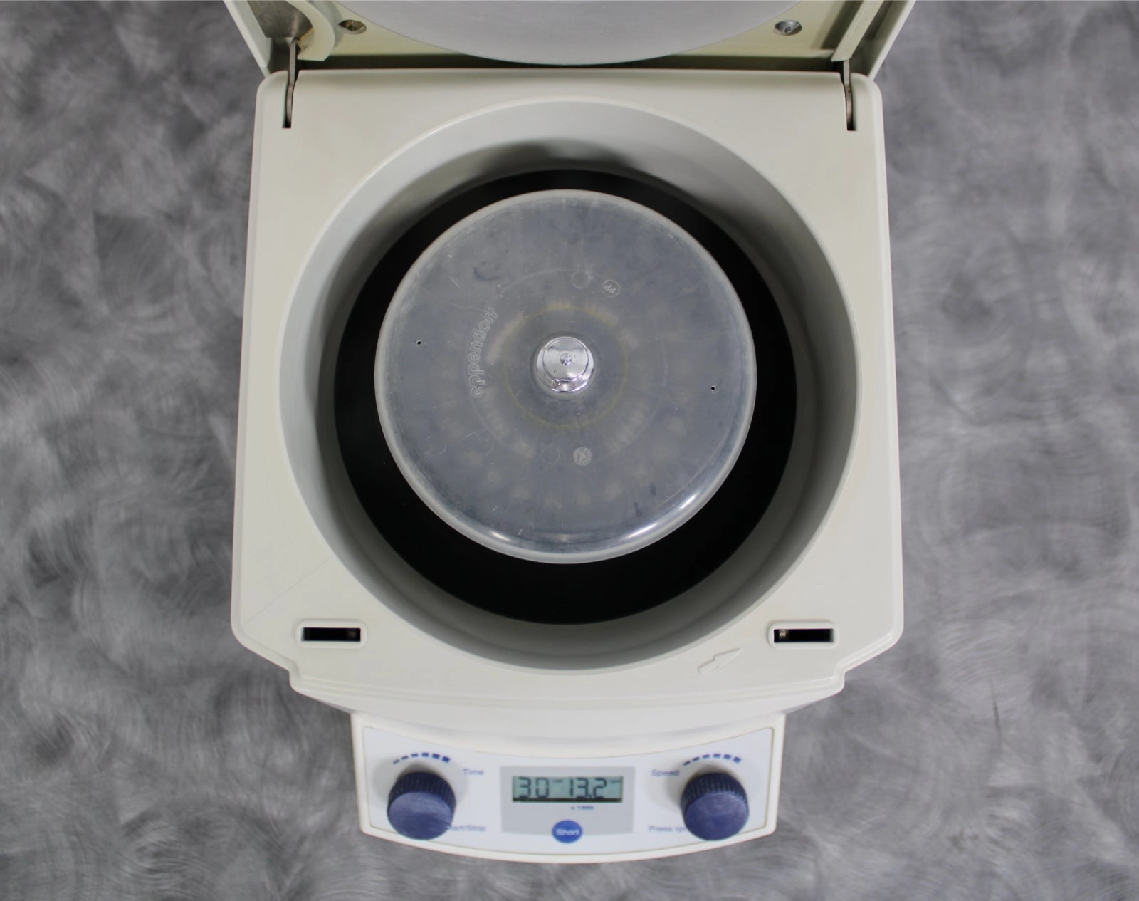 Eppendorf 5415D Benchtop Microcentrifuge 5425 with F452411 Rotor