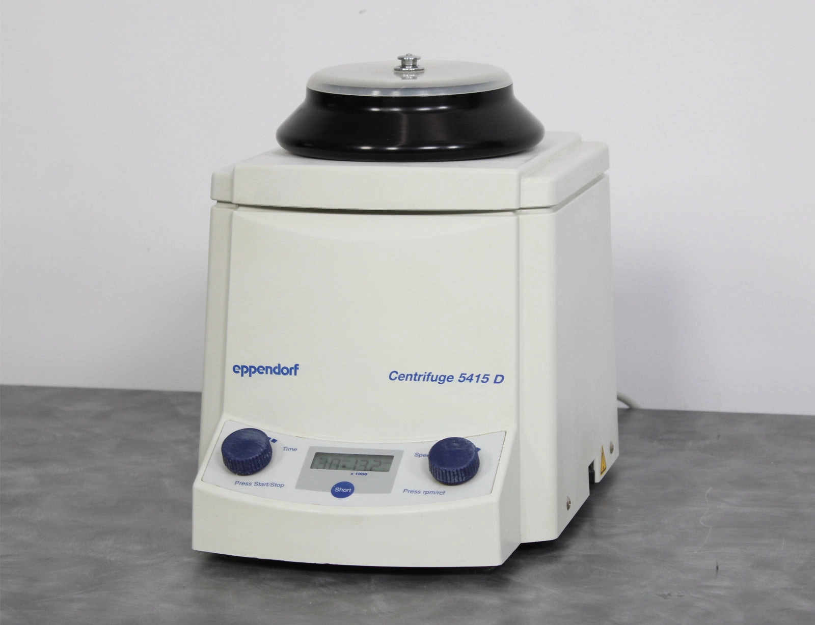 Eppendorf 5415D Benchtop Microcentrifuge 5425 with F45-24-11 Rotor &amp; Lid