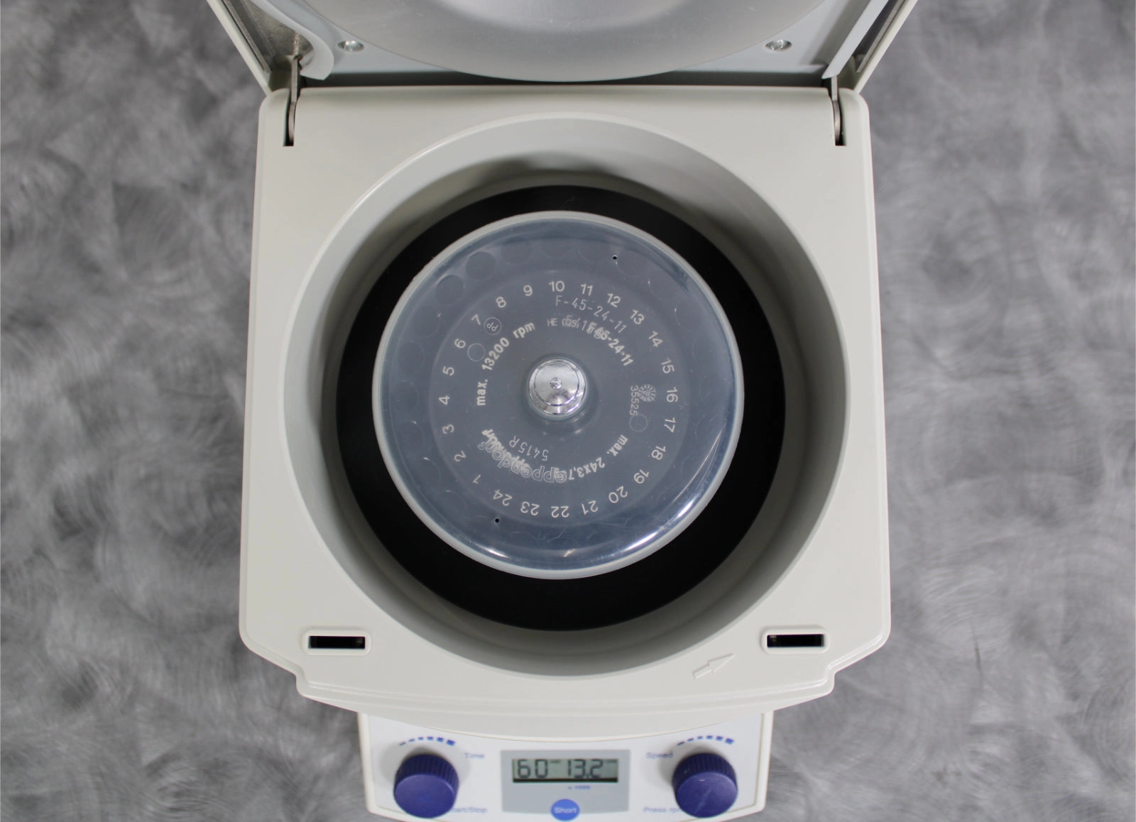 Eppendorf 5415D Benchtop Microcentrifuge 5425 w/ F452411 Rotor & Lid