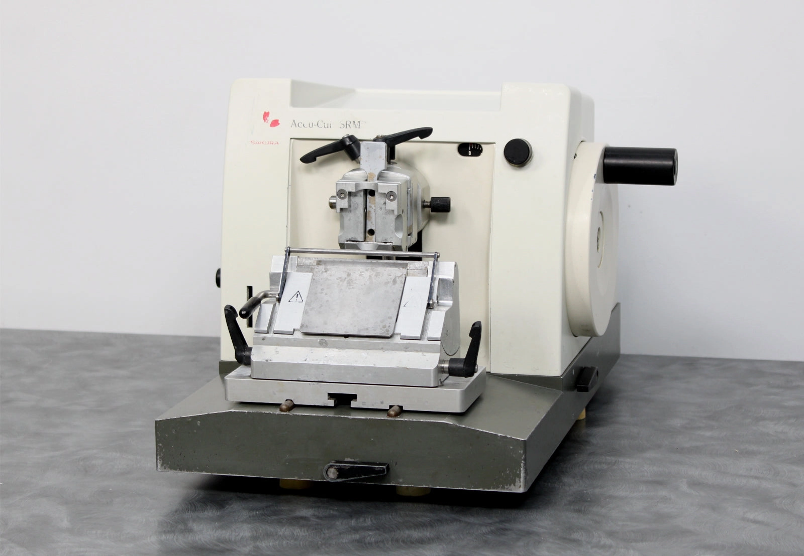 Sakura Accu-Cut SRM 200 CW Manual Rotary Microtome 1429 with Low Profile Holder