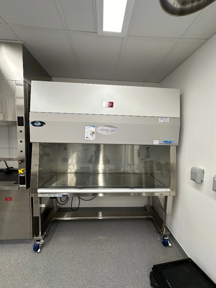 Nuaire Labgard ES Class II Type A2 6' Biosafety Cabinet