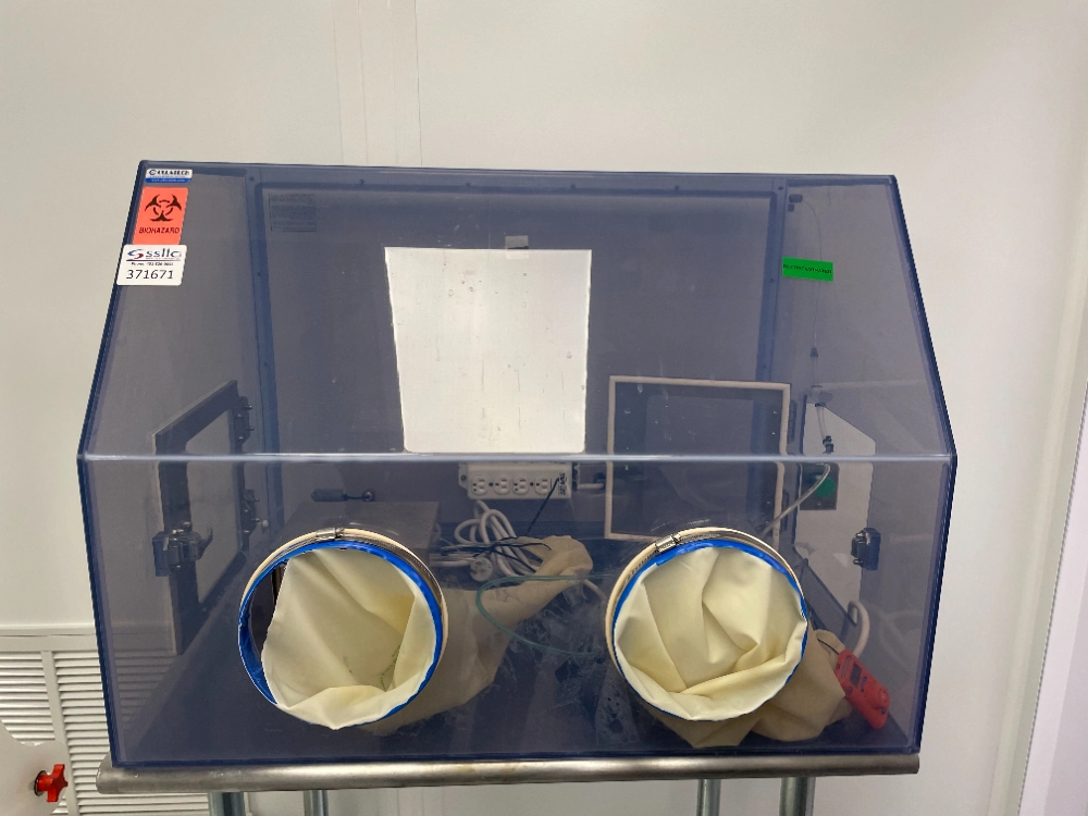 Cleatech 3' Glove Box w/ Automatic Purge Control Unit and Humidity Sensor